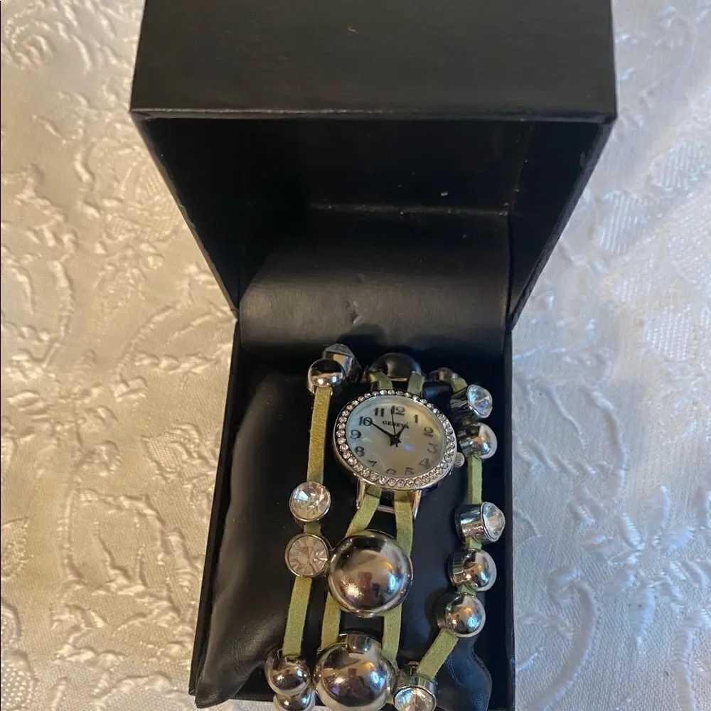 🛍Geneva Rhinestone Platinum Fashion watch Color Green
